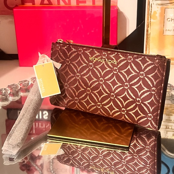 Michael Kors NWT Jet Set Metallic Logo Jacquard Wristlet Wallet